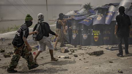 Anti-graft protest in Philippines marred by violence (VIDEOS)
