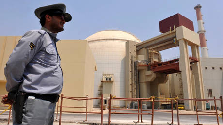 Iran and Russia sign $25bn nuclear plant deal