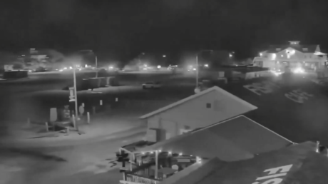 Gunman opens fire at US restaurant from a boat (VIDEOS)