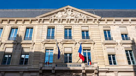 France headed for ‘black hole’ – financial expert