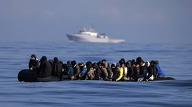Reino Unido regista chegada de barco de migrantes sem precedentes