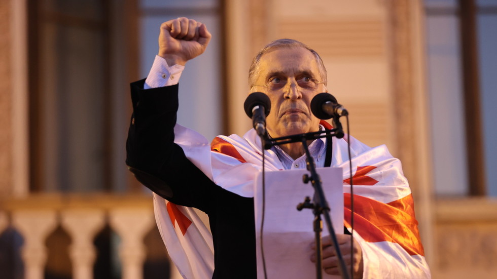 World News: जॉर्जियाई ओपेरा गायक ने तख्तापलट के प्रयास का आरोप लगाया – INA NEWS