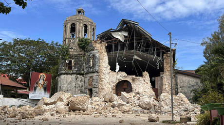 Powerful earthquake kills over 60 in Philippines (VIDEO)