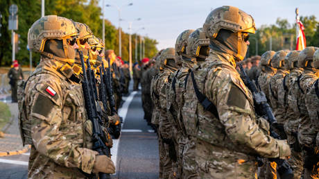 Poland deploys troops to German and Lithuanian borders