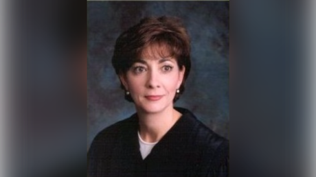 US judge’s beachfront home goes up in flames (VIDEO)