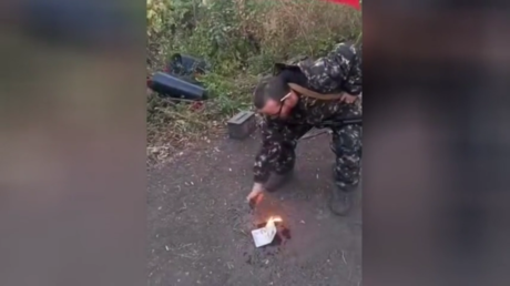 Man fighting for Russia burns his UK passport (VIDEO)