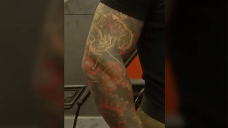 Canadian broadcaster tried to cover up Ukrainian fighter’s swastika tattoo (VIDEO)