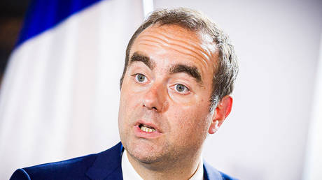 Returning French prime minister warns his term may be brief