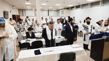 Jewish man attacked in Kiev ‘after confronting men over Nazi salutes’