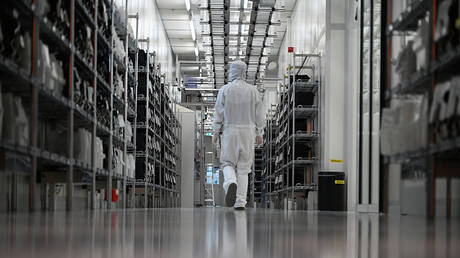 EU state nationalizes Сhinese-owned tech company