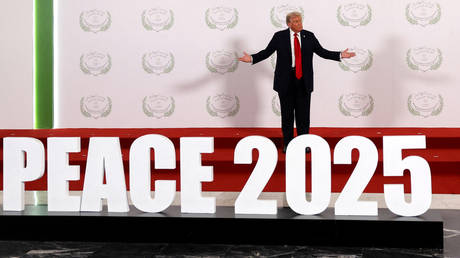 Clinton hails Trump for Gaza peace deal