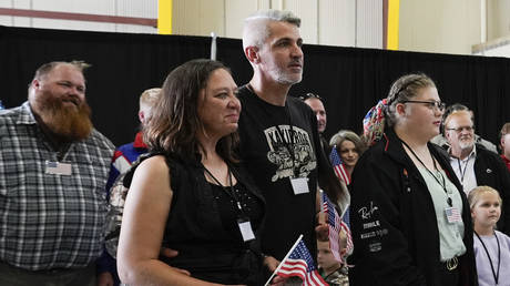 US to prioritize white refugees – NYT