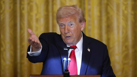 Trump announces plan to meet Putin in Budapest