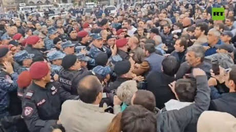 Armenian opposition mayor detained in govt crackdown (VIDEOS)