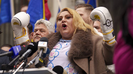MEP threatens to ‘break Zelensky’s legs’