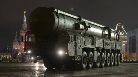 Kremlin vows response if US violates nuclear moratorium