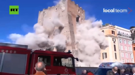 Medieval tower partially collapses in Rome (VIDEOS)
