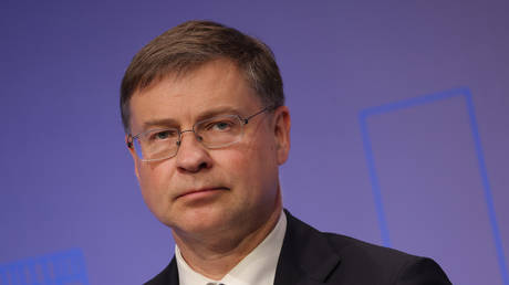 EU can’t keep providing loans to Kiev – commissioner