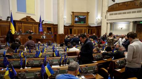 UKRAINE ERUPTS: Government on the BRINK!