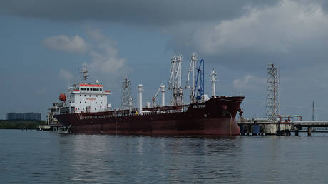 Major Indian refiner phases out Russian crude ahead of sanctions deadline