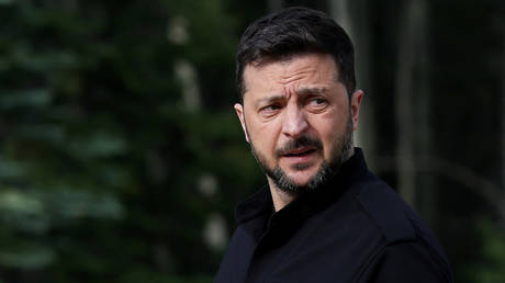 Zelensky won’t cede territory to Russia – scandal-hit top aide