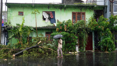 Floods and landslides kill 56 in Sri Lanka (VIDEO)