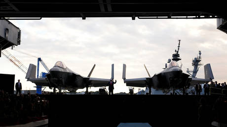 US rehearsing airstrikes in Venezuela – WSJ