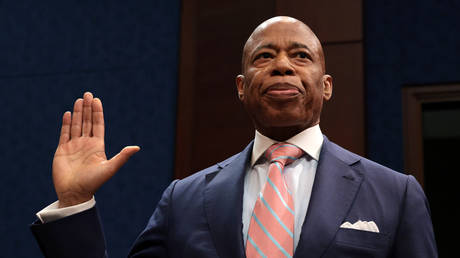 Outgoing NYC mayor bans anti-Israel boycotts ahead of Muslim successor