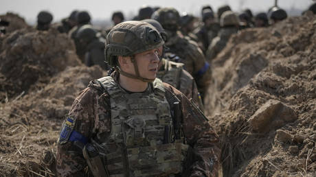 UKRAINE'S GENERAL DEMANDS IMMEDIATE SURRENDER TERMS!