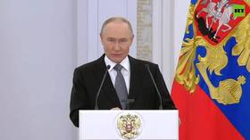 Putin honors Heroes of Russia