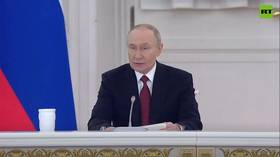 Putin takes part in government meeting on workforce development