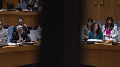 Trumpova grožnja z intervencijo v Iranu sprožila odzive in zahteve po ukrepanju