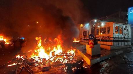 Iran rioters use ‘ISIS-like’ tactics – diplomatic source to RT