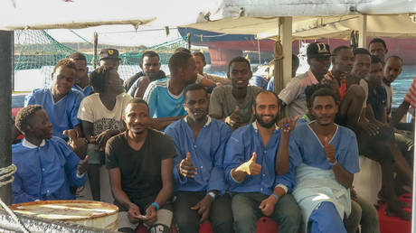 Spain to legalize half a million illegal migrants