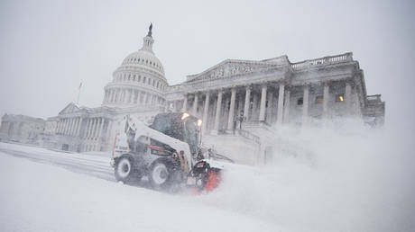 Death toll rises as winter storm hammers US