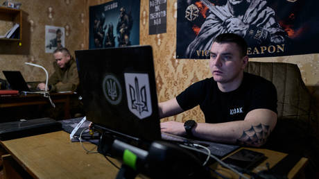 A Ukrainian commander works at his headquarters on the frontline near Krasnoarmeysk, DPR, February 9, 2025 © Getty Images / Pierre Crom