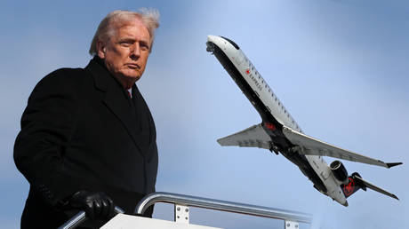 Trump threatens to ban Canadian-made planes