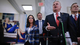 Clintons refuse to testify in Epstein inquiry