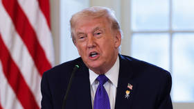 Trump slams UK for returning territory to former colony