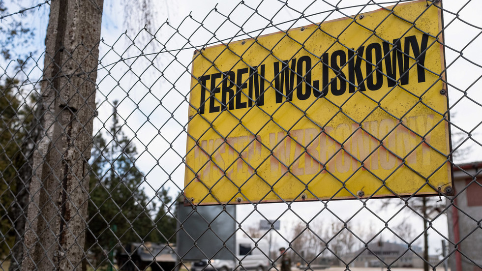 EU nation bans Chinese cars from military sites