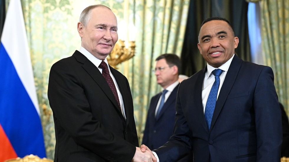 Putin Highlights Expanding Cooperation with Madagascar (PHOTOS)