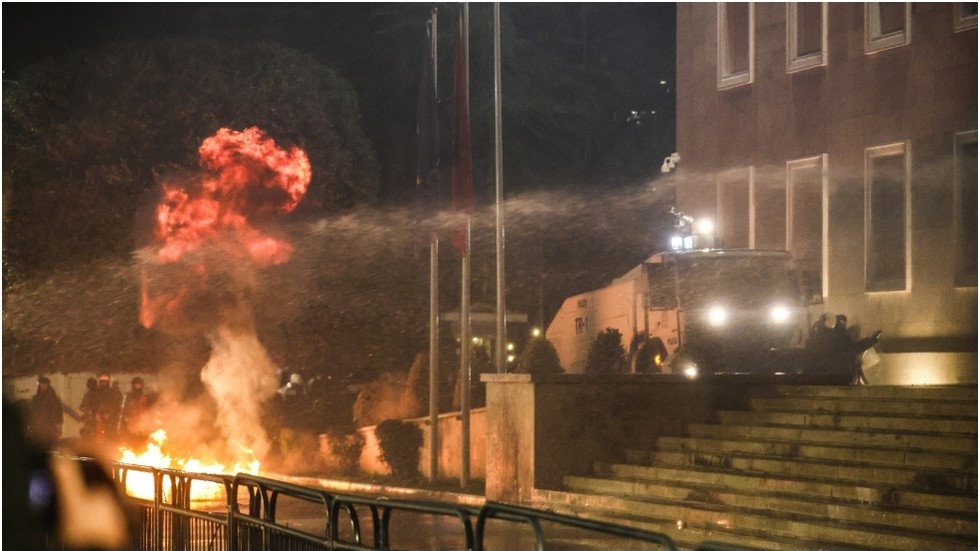 Protesters attack prime minister’s residence in Albania (VIDEOS) — RT World News Protesters attack prime minister’s residence in Albania (VIDEOS) — RT World News