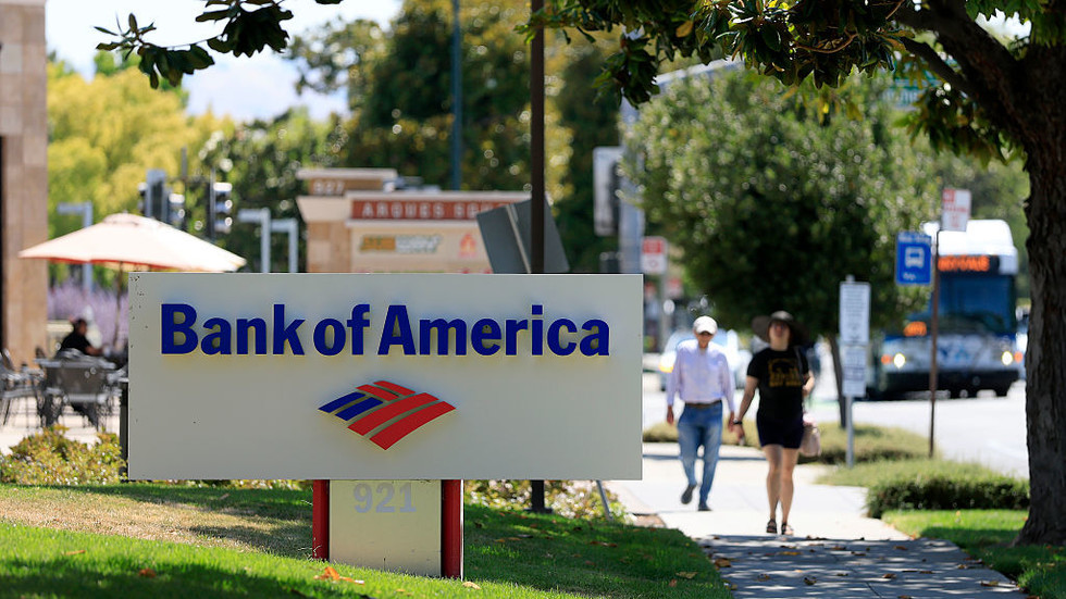 Trump considers ordering banks to collect citizenship data – FT