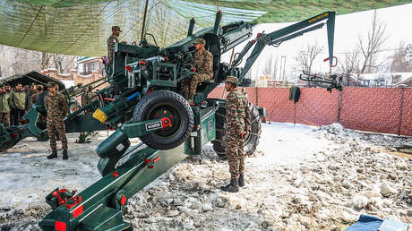 India announces record military spending&nbsp;