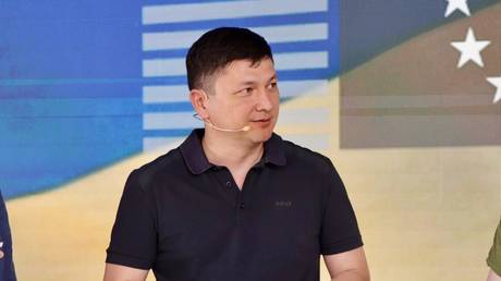 ZELENSKY BETRAYED? Top Aide Demands He Save Lives, Not Territory.