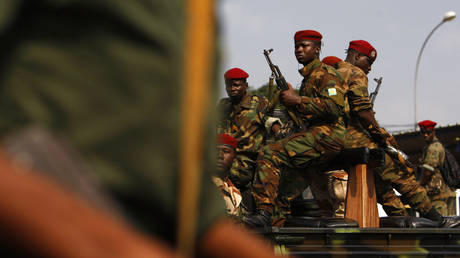 Guinea detains neighbor&rsquo;s soldiers