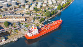 Russia exports record crude to China   