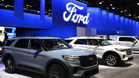 American auto giant reports record losses