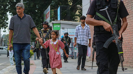 Top Kashmir leader survives assassination attempt