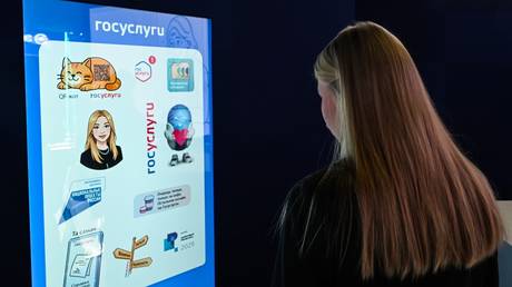 Russian demographer demands end to online divorces